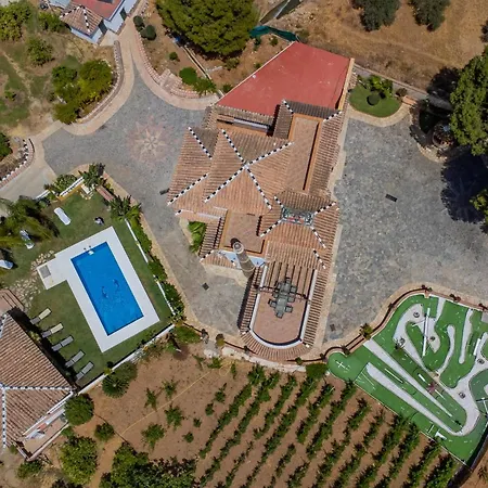 Cubo's Fina & Minigolf Included Villa *
