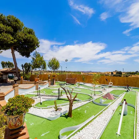 Cubo's Fina & Minigolf Included