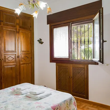 Cubo's Fina & Minigolf Included Villa Malaga