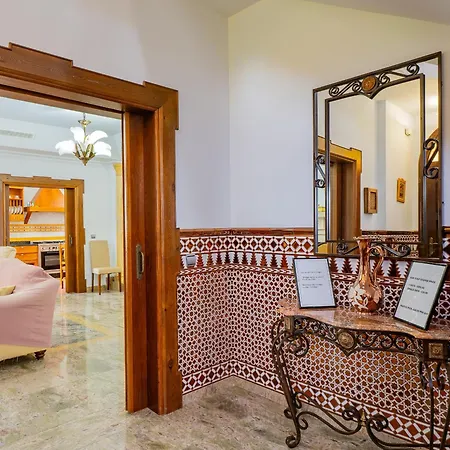 Cubo's Fina & Minigolf Included Villa Malaga