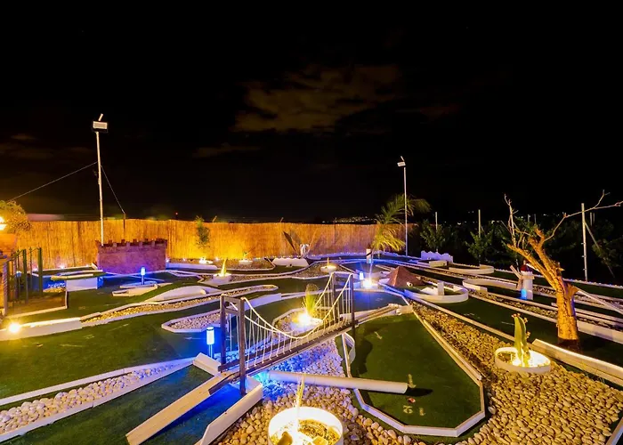 Cubo's Fina & Minigolf Included * マラガ