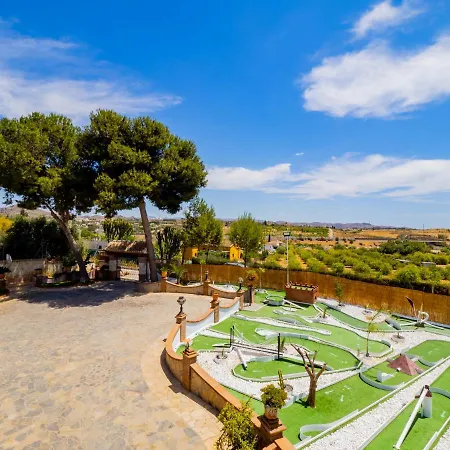 Villa Cubo's Fina & Minigolf Included Málaga